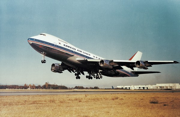 1973년 이륙하는 B747-200(출처_사업은 예술이다)