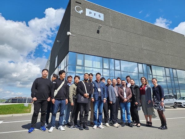 벨기에 Wallonia 투자청(AWEX)과 함께 미국계 전자상거래 전문 3PL기업인 PFS 센터를 방문 후 현지 물류관계자들과 함께 했다.