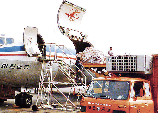 1972년 대한통운은 미국 최대 항공 화물 운송회사였던 ‘슐만에어프레이트사’와 합작포워딩사인 대한통운항공화물주식회사(통운항공)를 설립했다 (사진=CJ대한통운)