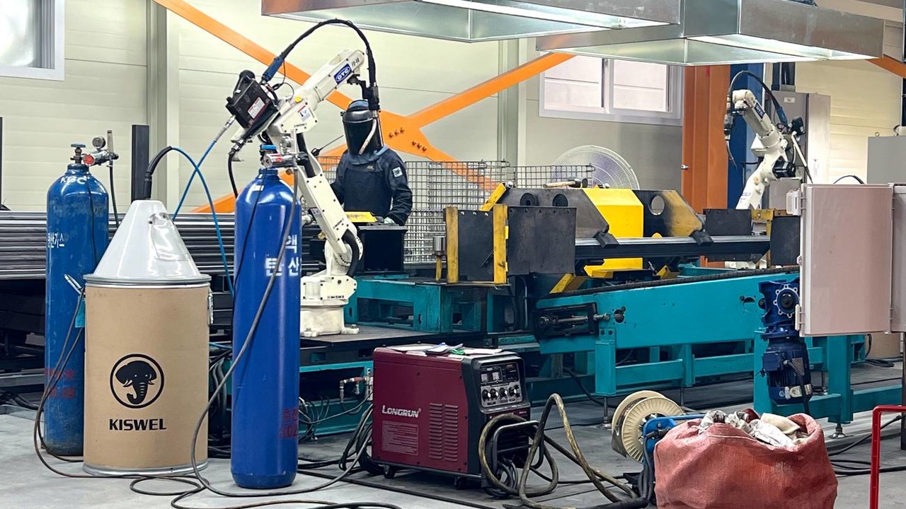 △자동 용접로봇 라인