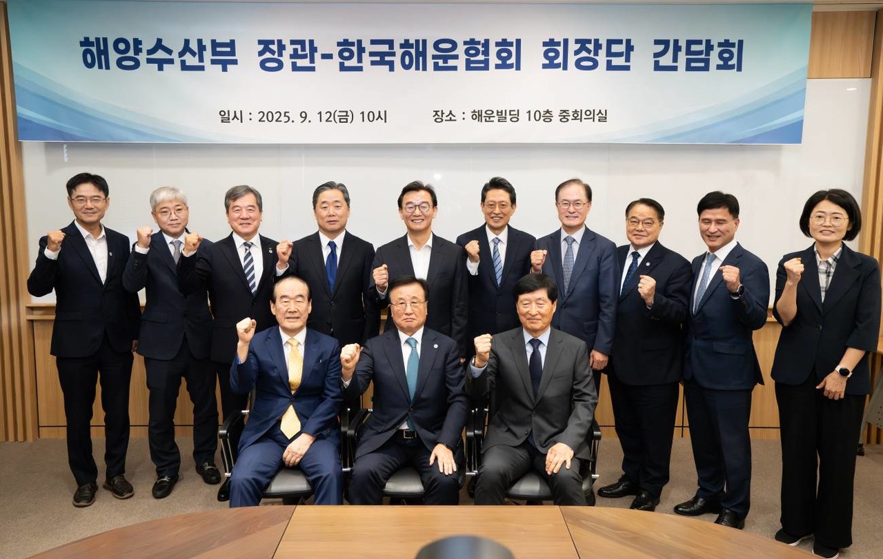 해수부 전재수 장관, 해운협회 회장단 만나 < 해운·항공 < 기사본문 - 물류신문