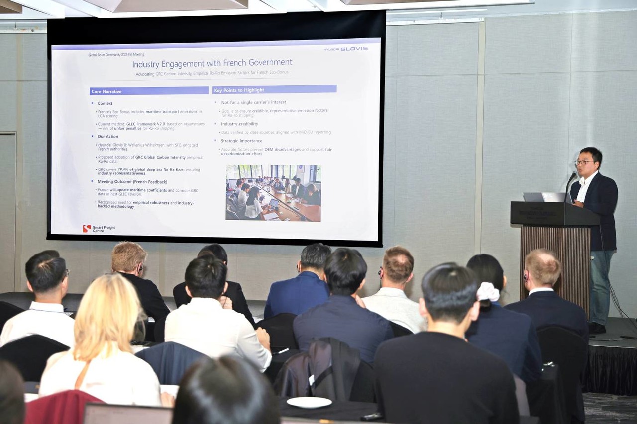 △지난 18일 그랜드 인터컨티넨탈 서울 파르나스에서 열린 ‘글로벌 로로 커뮤니티(GRC)’ 총회에서 현대글로비스 관계자가 주제 발표에 나서고 있다(사진제공=현대글로비스)