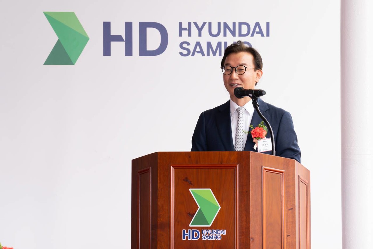 △‘HMM 클로버’호 명명식에 참석한 전재수 장관이 축사를 전하고 있다(사진제공=해양수산부)