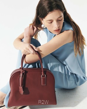 핑퐁, 여성 패션 브랜드 'R2W' 당일배송 시작 - 뉴스 썸네일 이미지